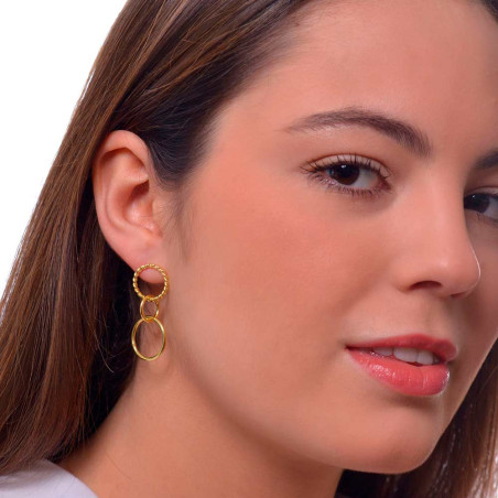 Woman earring with circles