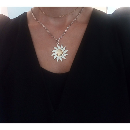 collar de plata y oro en forma de sol