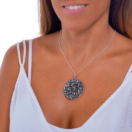 Collar para mujer con medalla arrugada plata y oro