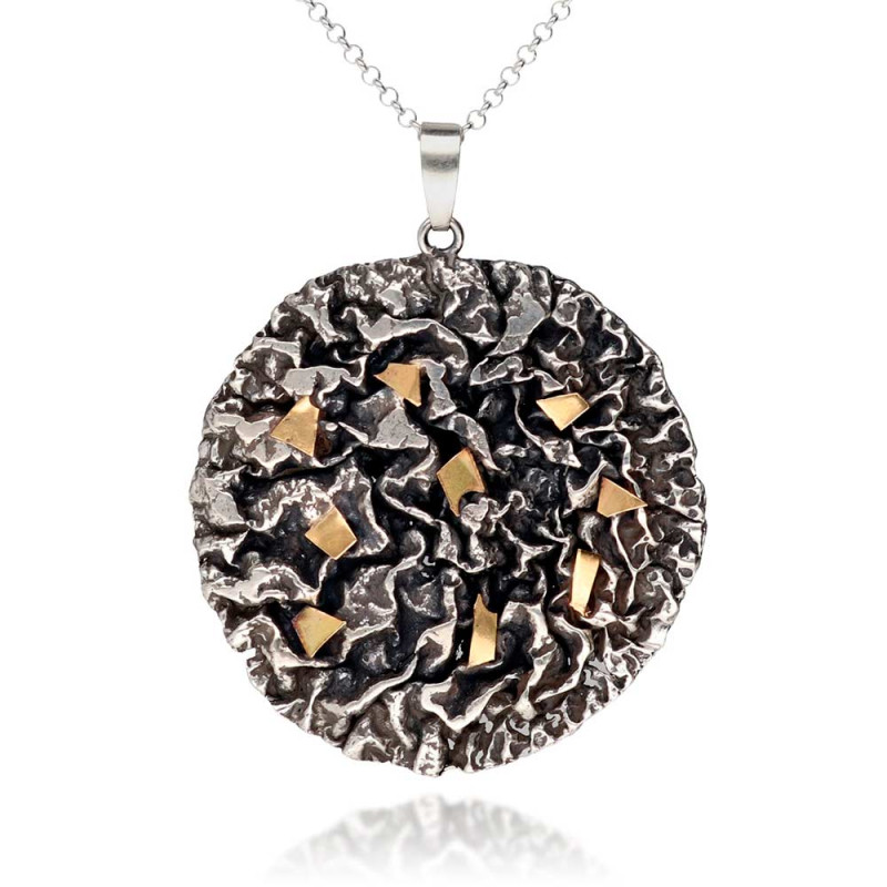 Round necklace with pieces of gold and silver
