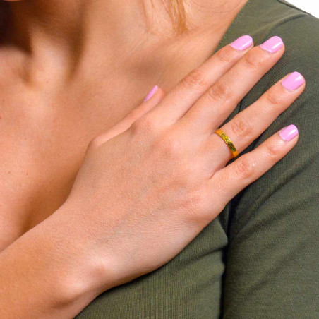 Gold ring with cubic zirconia and engraving
