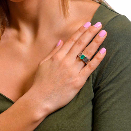 Women's ring with emerald stone silver and gold