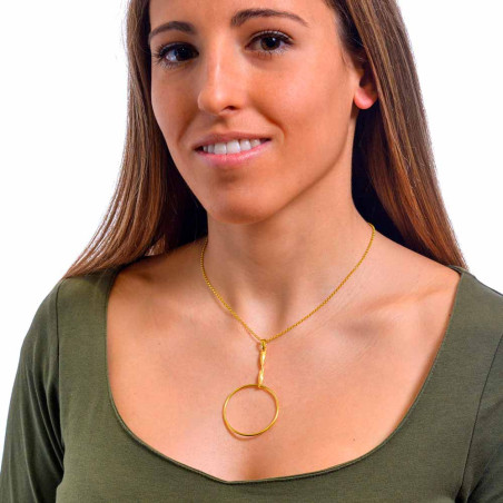 Women's necklace with chain and twist pendant