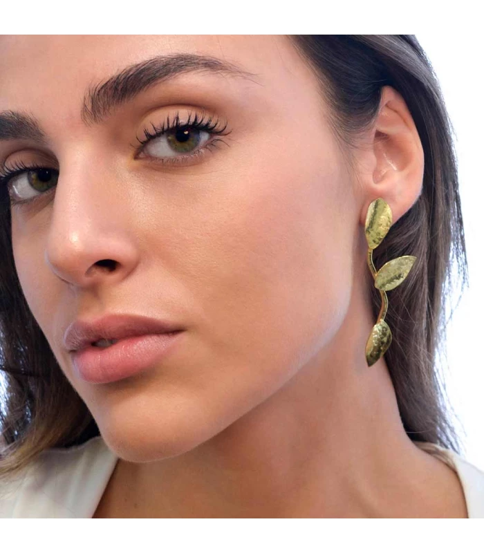 Women's earrings with leaves