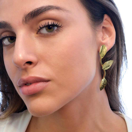 Women's earrings with leaves