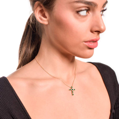Collar para mujer en forma de cruz con diamantes y esmeraldas