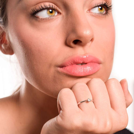 Anillo Solitario para mujer con diamante
