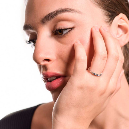 Anillo para mujer con diamantes y zafiros intercalados