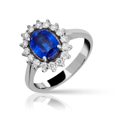 White gold ring with diamonds and kainite