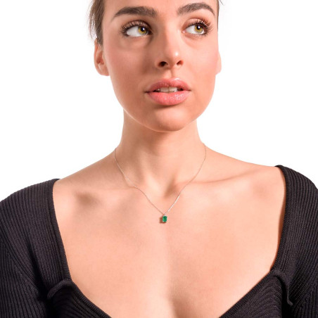 Beautiful necklace for women with an emerald and a diamond above