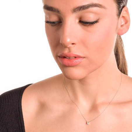 Collar para mujer con diamante montada con garras