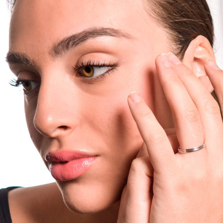 Alianza para mujer en oro blanco con estilo doble