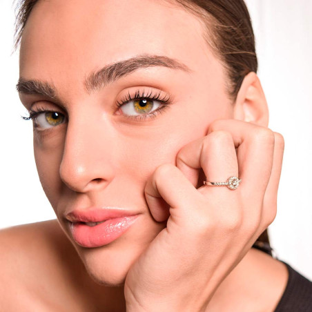 Anillo para matrimonio en oro blanco y diamantes en orla