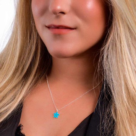Collar flor con esmalte azul