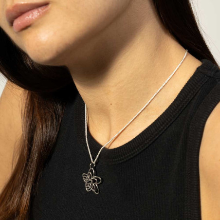 colgante de plata en forma de jazmin