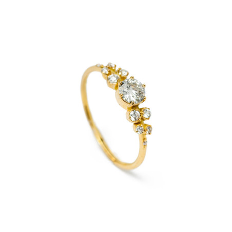 Engagement ring in white gold with central and side diamonds