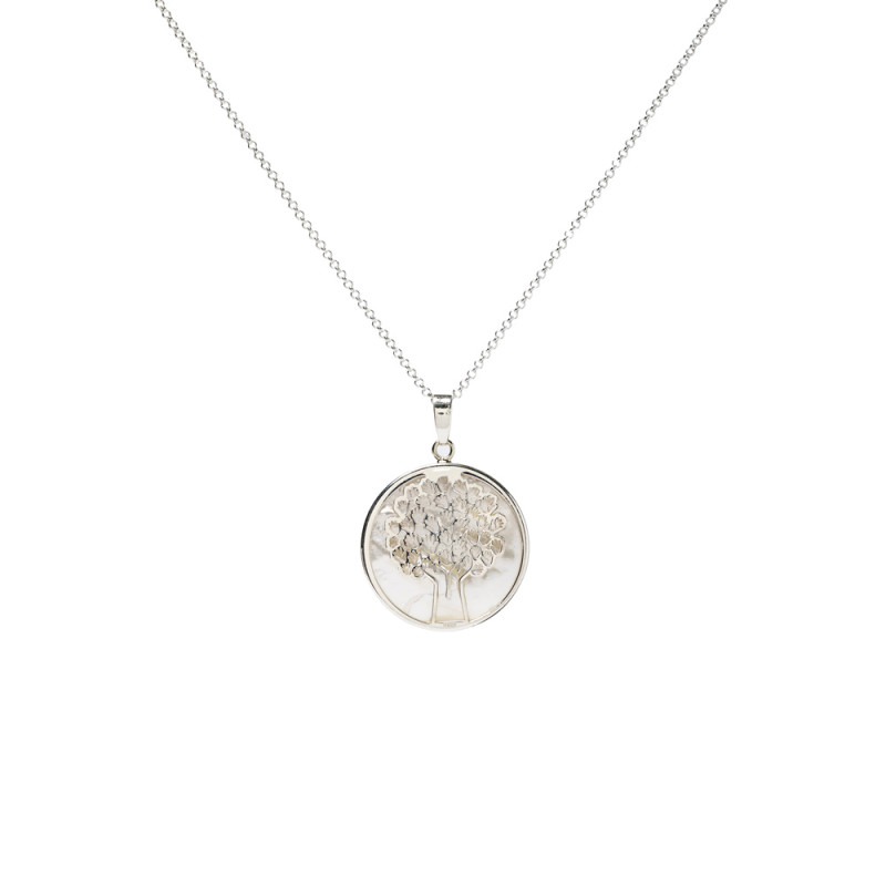 colgante con manos que dan forma a un arbol hecho en plata