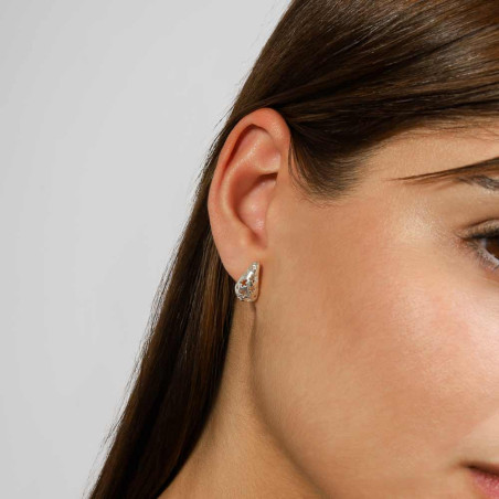 Earrings made of silver, with a teardrop shape, decorated with jasmine flowers.