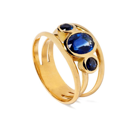 anillo de oro con piedras