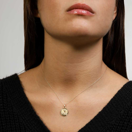 colgante para mujer de la virgen del carmen en oro