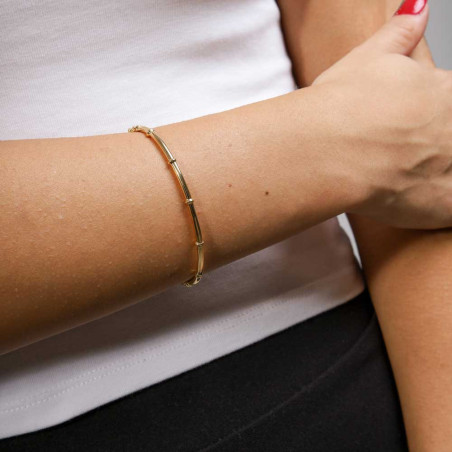 pulsera rigida en forma de aro y hueca hecha en oro
