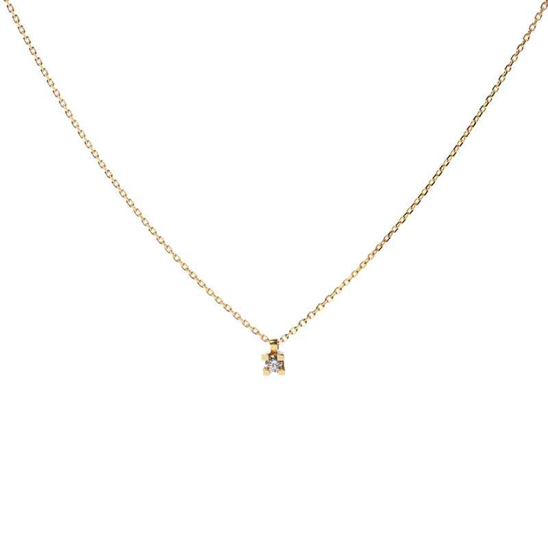 gargantilla de oro con un diamante