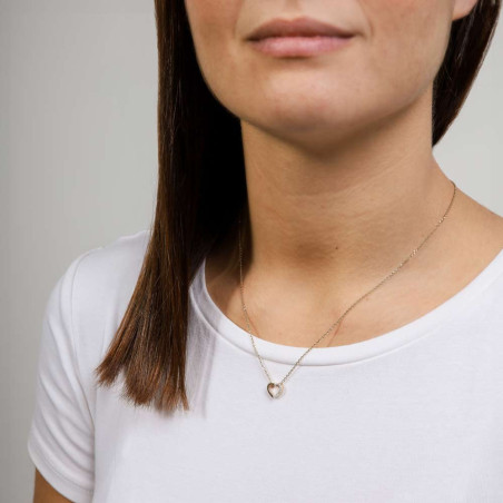 Women's gold necklace with a heart adorned with zirconia stones.