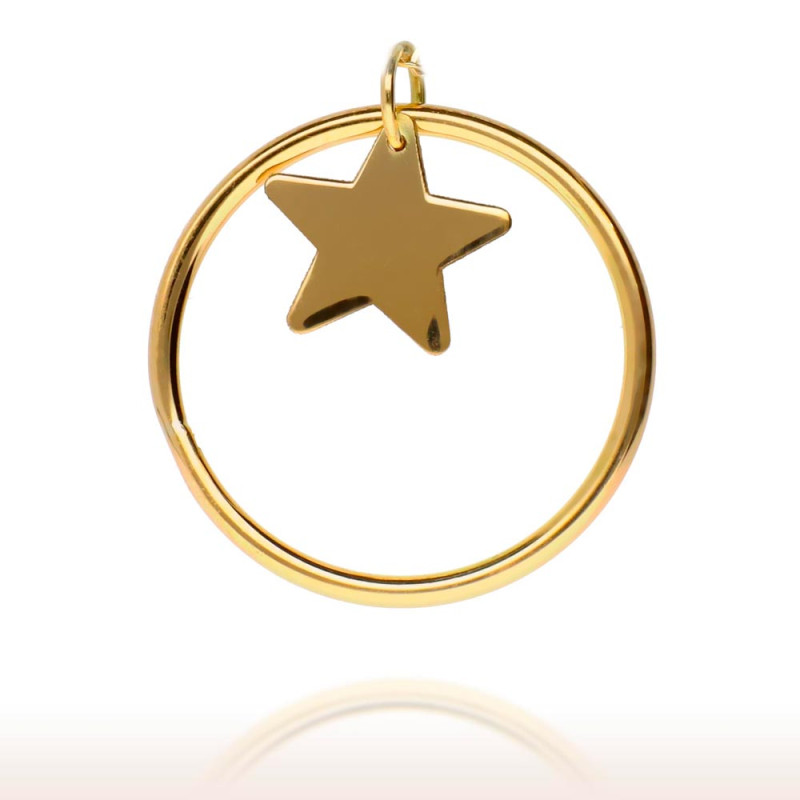 detalle colgante diabolo con una estrella en el medio con un circulo grande que la rodea