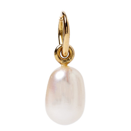 Close-up photo of a pendant with a cultured pearl set in gold.