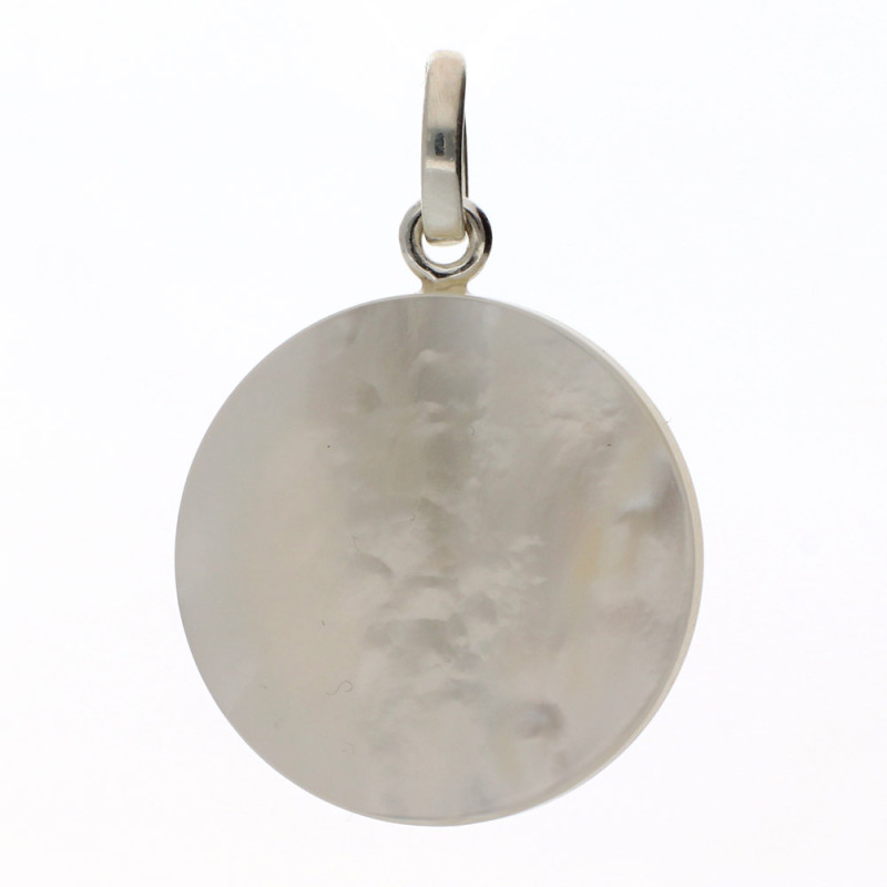 Pendant made of mother-of-pearl