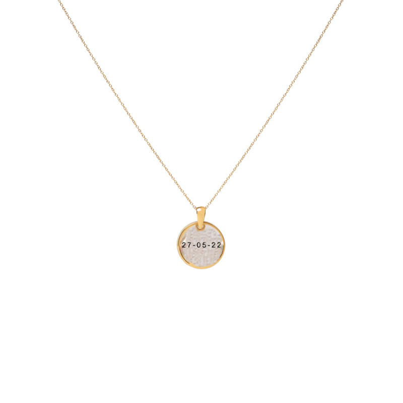Pendant with back engraving for a mother