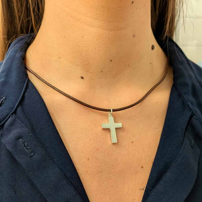 Smooth silver cross pendant