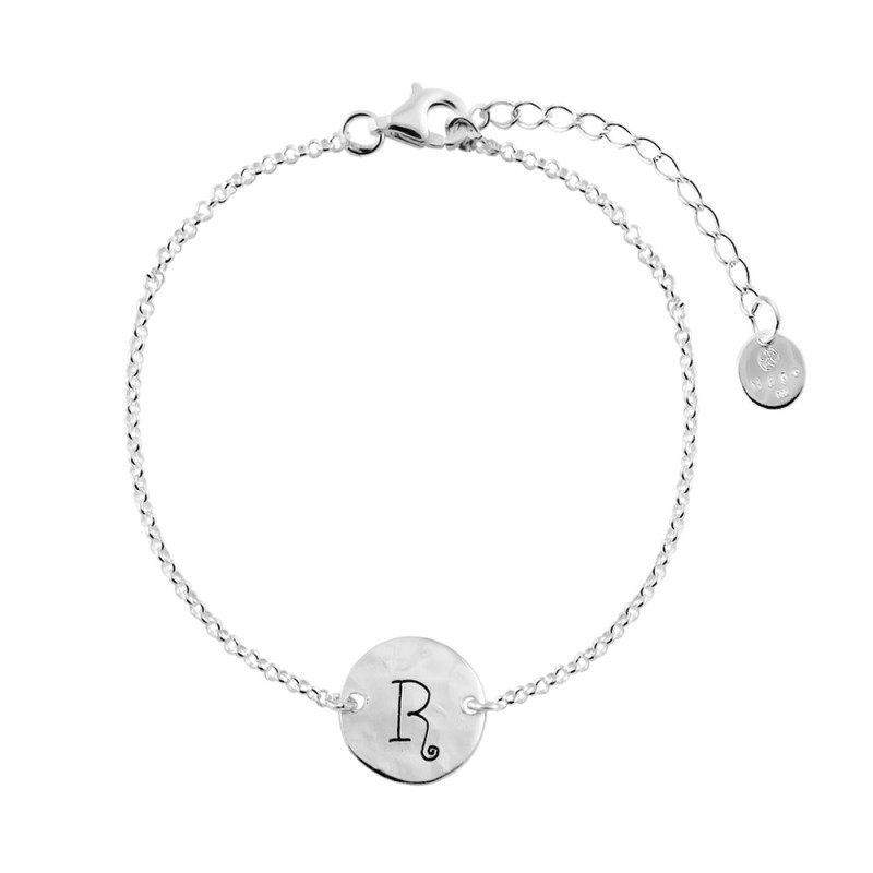 pulsera de plata con medalla con inicial
